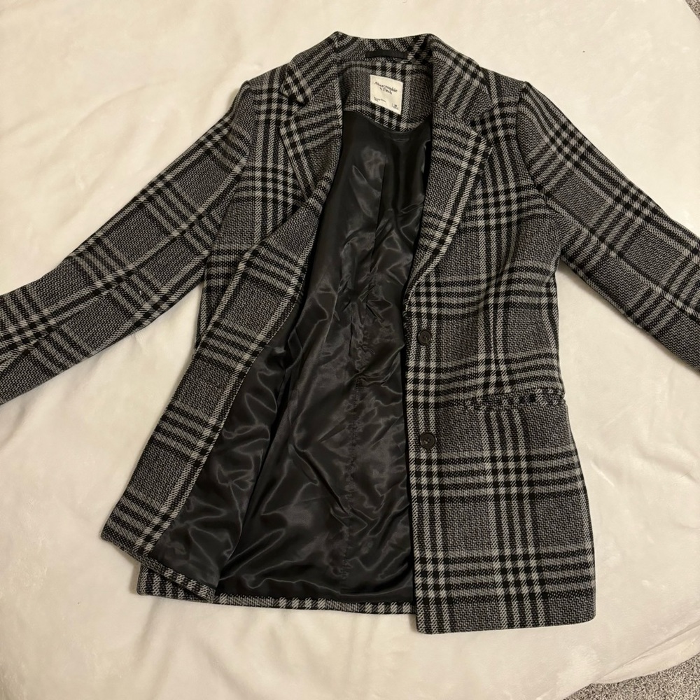 Abercrombie and Fitch Heavyweight Wool-Blend Blazer Coat - Picture 2 of 7